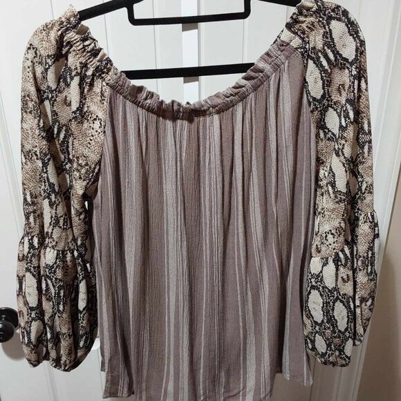 Artistic Designs by Lu, Brown striped fabric with animal print sleeves. Medium - Picture 3 of 10